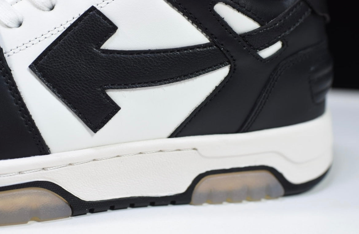 Off-White
Out Of Office leather sneakers