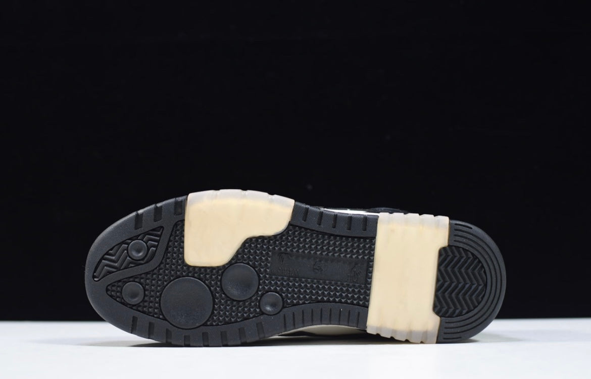 Off-White
Out Of Office leather sneakers