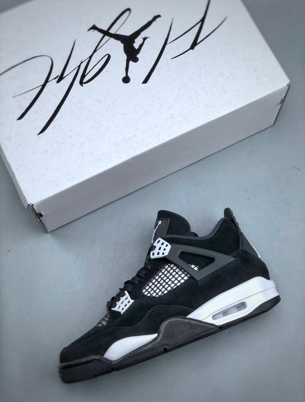 Jordan
Air Jordan 4 "White Thunder" sneakers