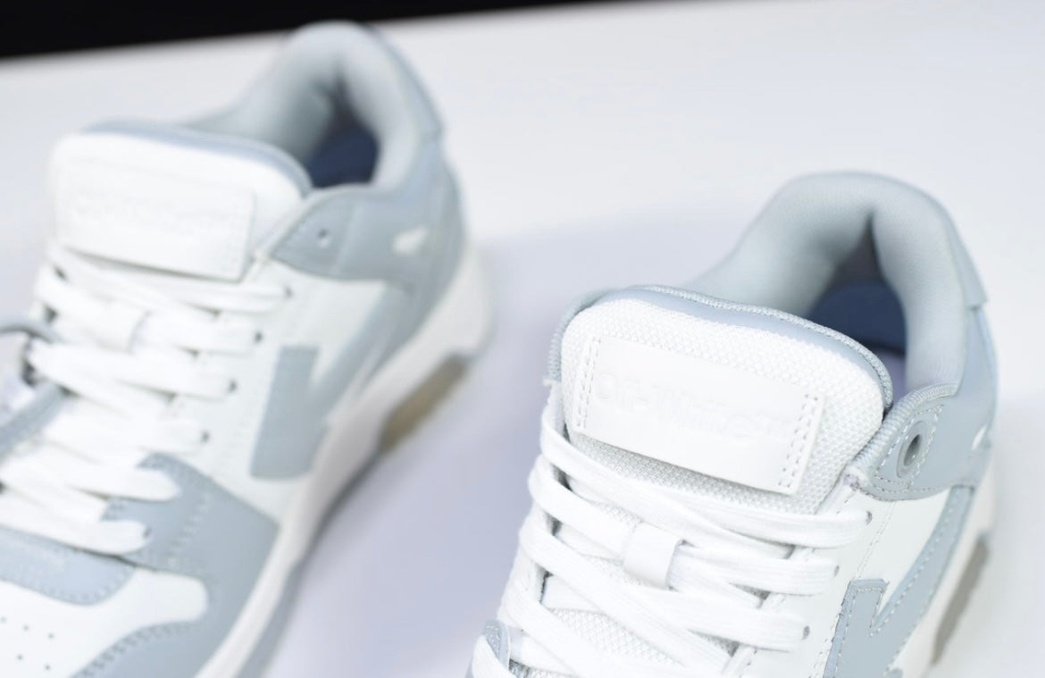 Off-White
Out Of Office leather sneakers