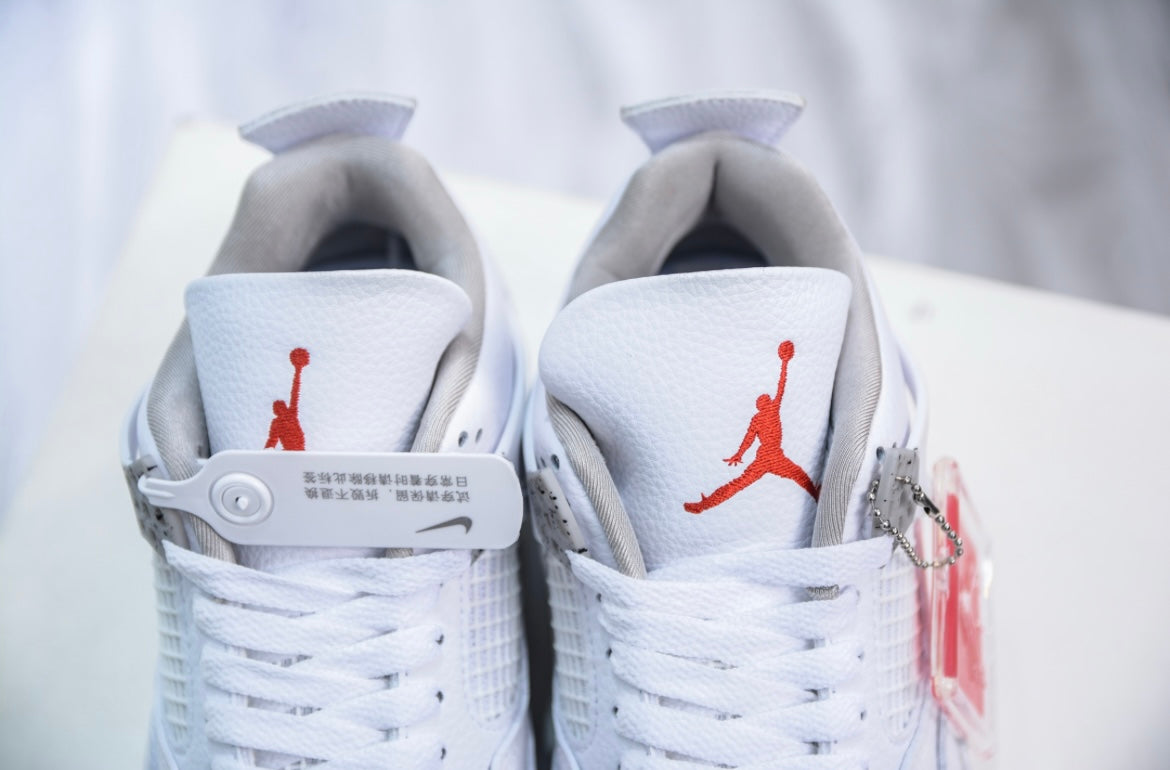Jordan
Air Jordan 4 Retro "White Oreo" sneakers