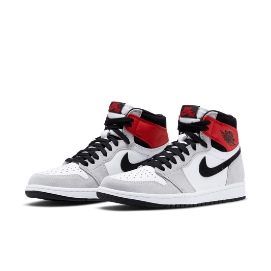 Air Jordan 1
Smoke Grey