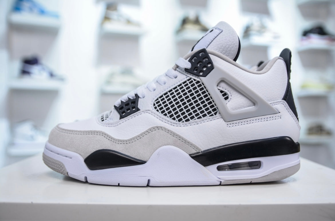 Jordan
Air Jordan 4 Retro "Military Black" sneakers