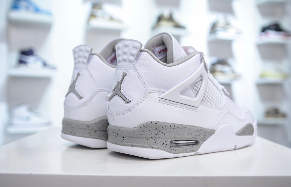 Jordan
Air Jordan 4 Retro "White Oreo" sneakers