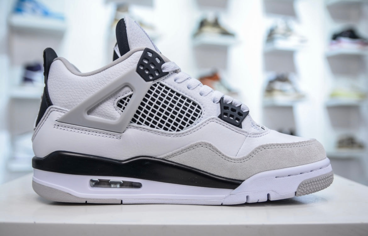 Jordan
Air Jordan 4 Retro "Military Black" sneakers