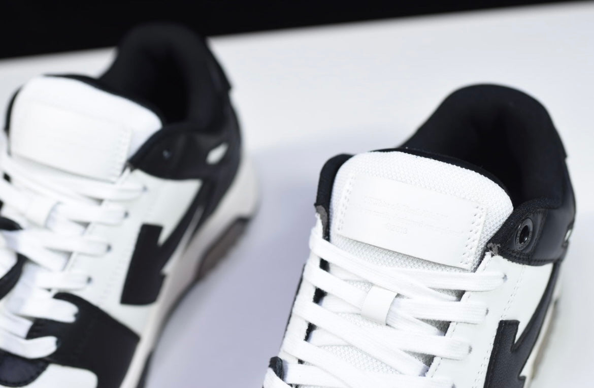 Off-White
Out Of Office leather sneakers