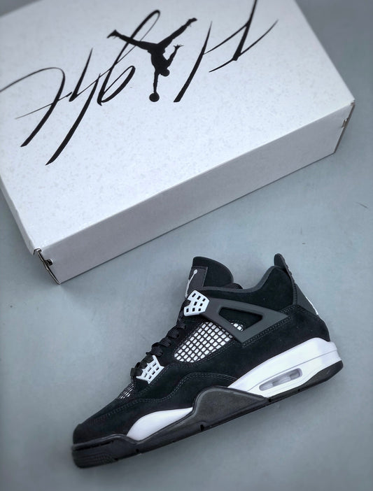Jordan
Air Jordan 4 "White Thunder" sneakers