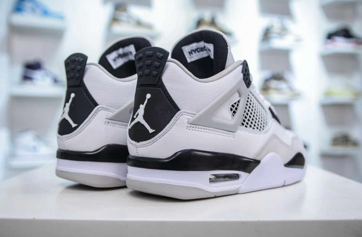 Jordan
Air Jordan 4 Retro "Military Black" sneakers