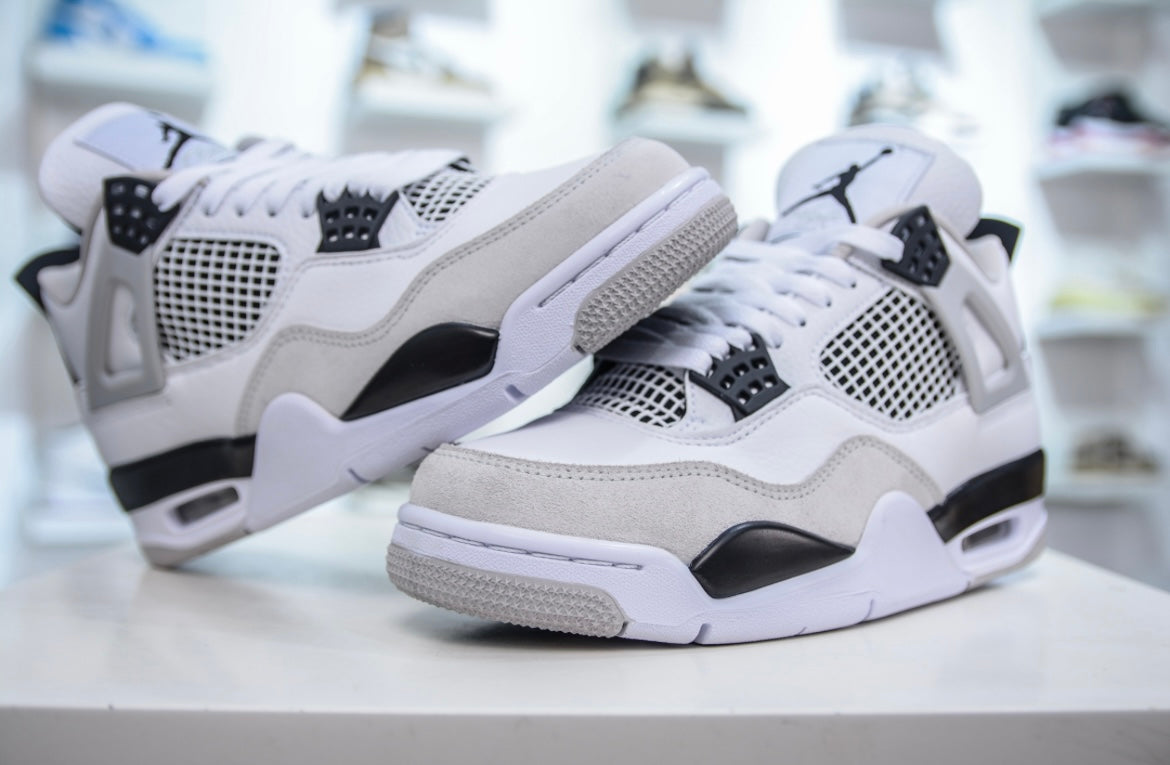 Jordan
Air Jordan 4 Retro "Military Black" sneakers