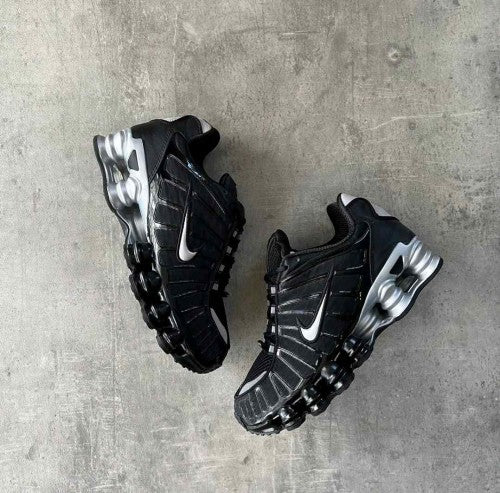 NIKE SHOX