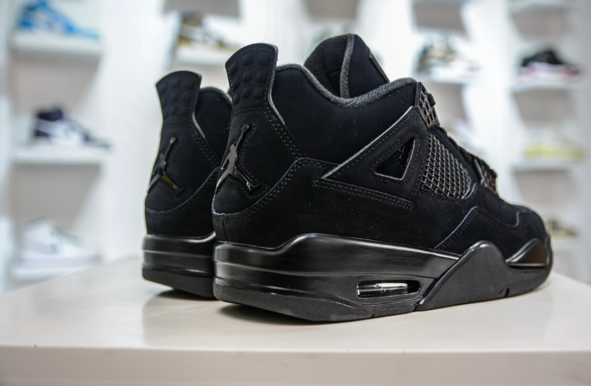Jordan
Air Jordan 4 Retro "Black Cat 2020" sneakers